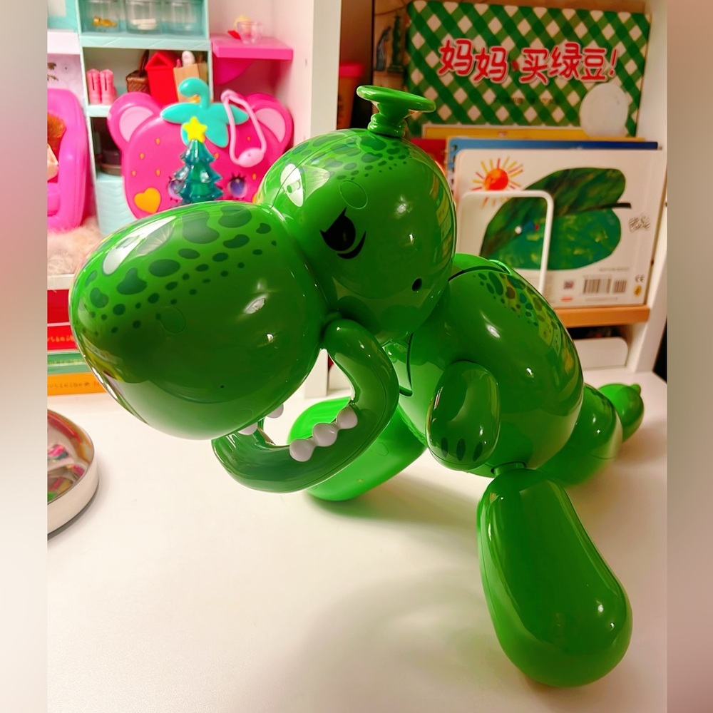 Squeakee The Balloon interactive Green. Dinosaur Makes Sounds, stomps, 18”